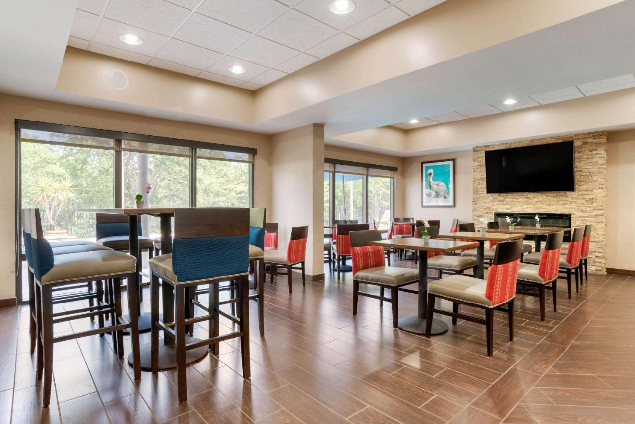 Comfort Suites Tallahassee Capitol - University Area Bagian luar foto